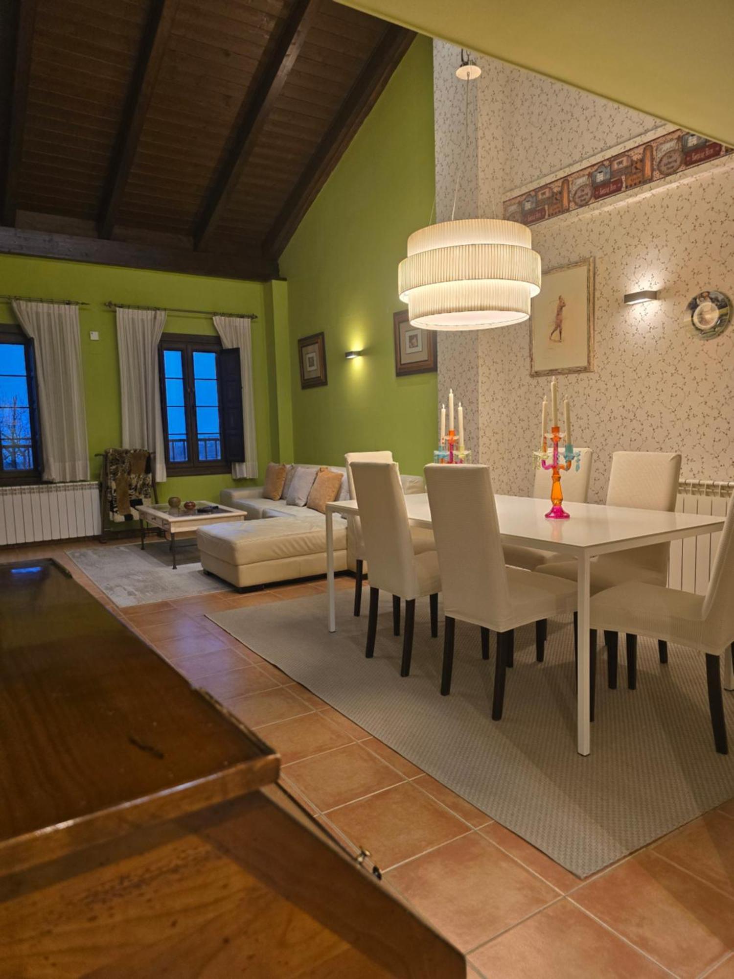 Un Encanto De Duplex Jaca Extérieur photo